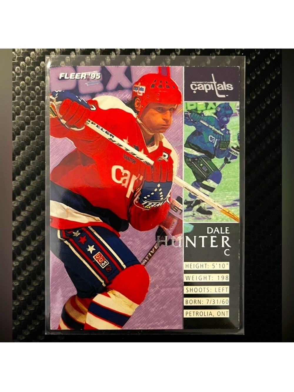 Washington Capitals 1995 Dale Hunter Fleer #235 NHL Trading Card VINTAGE
